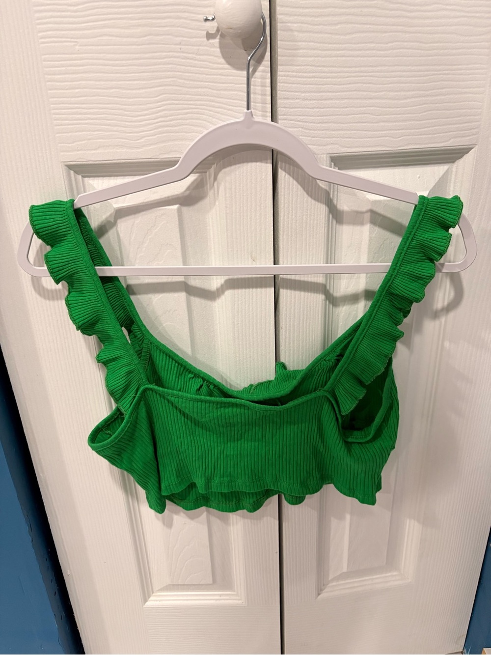 Green Ruffled Ribbed Crop Top - Picture 2 of 3